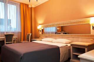 Гостиница Троя Вест Краснодар Улучшенный двухместный номер с 1 кроватью-1